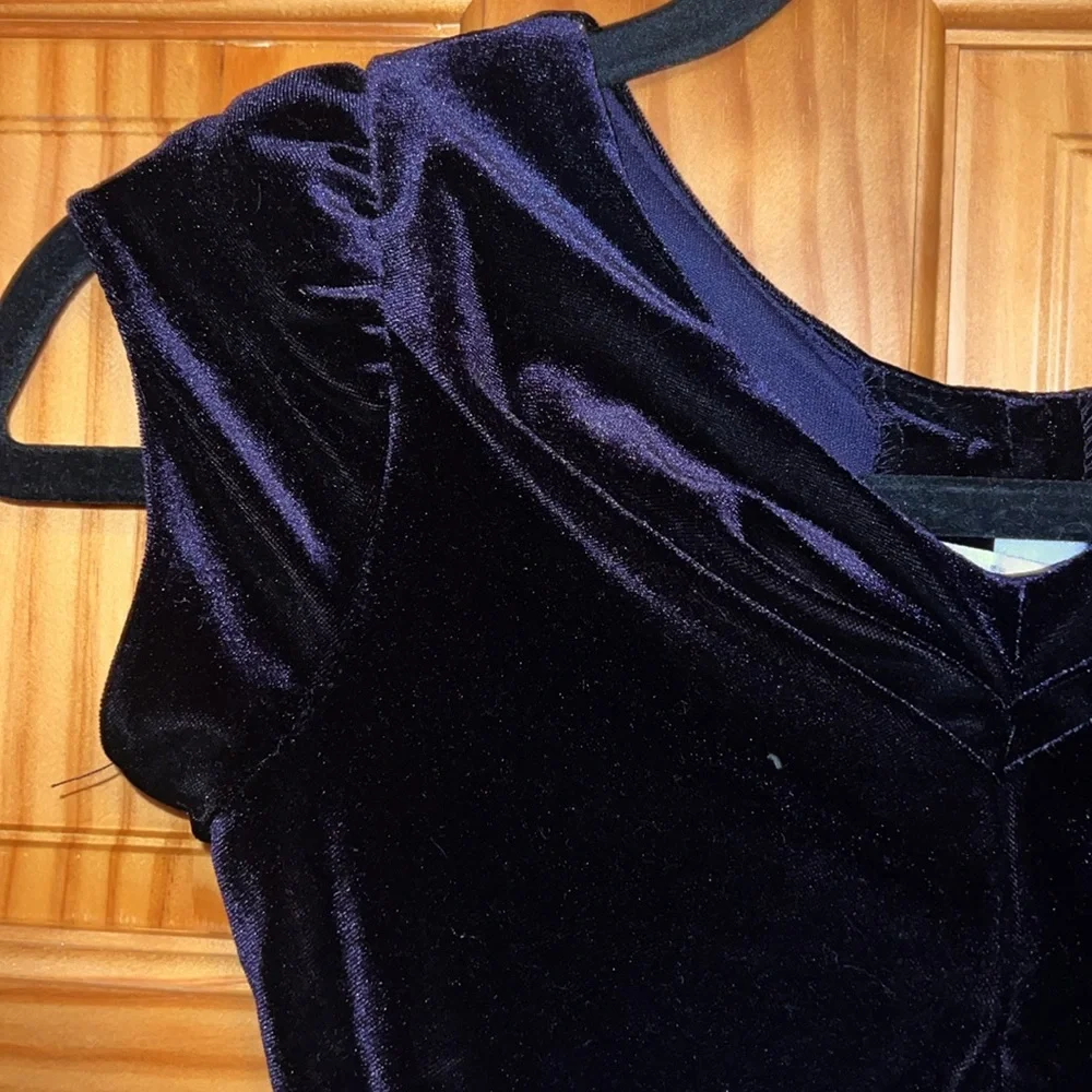 Girls formal velvet and lace pink dress, Size 8 - Picture 7 of 15